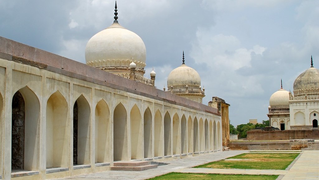 Qutb Shahi Tumbs img3